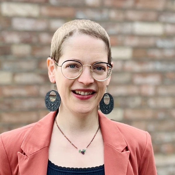 Porträtfoto von Anna Al-Gamra