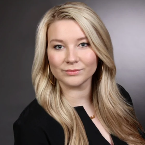 Porträtfoto von Dr. Lea Schröder